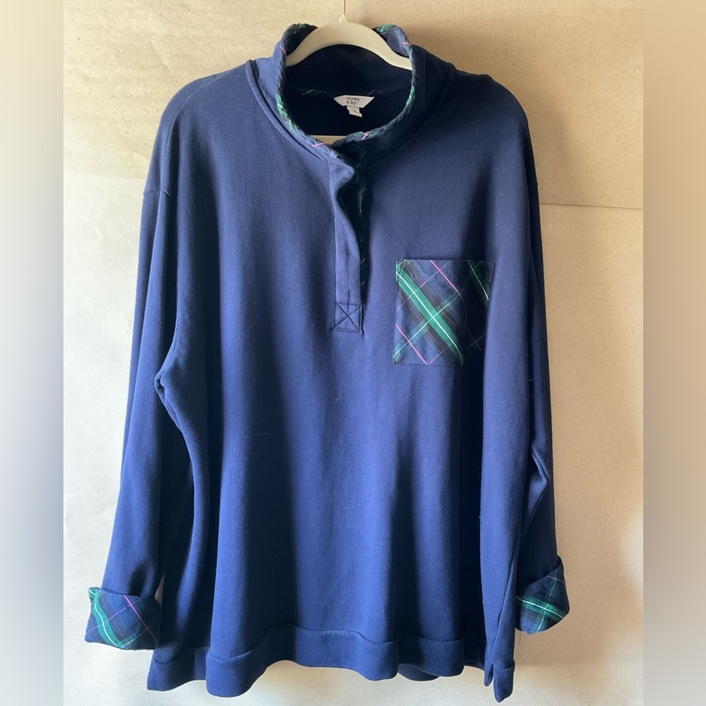 Crown & Ivy Navy sweatshirt with Plaid Details. Size 2X Navy Blue.